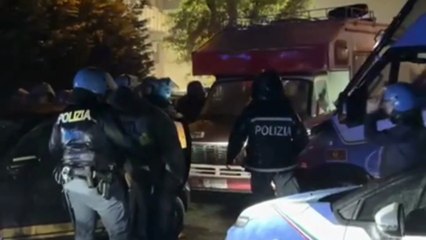 Rave party a Modena, la polizia blocca un'auto e un camper