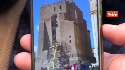 Il momento del secondo crollo della Torre dei Conti a Roma