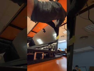 😱 ¡Lo dejamos COMO NUEVO! 🌟 Reparación de la pantalla de un portátil 👨‍🔧 #pccomponentes #shorts