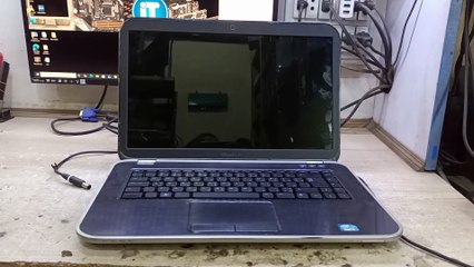 Dell Inspiron 5520 charger light goes off when plugged into the laptop