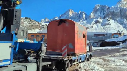 Bivacco Fiamme Gialle, dal Cimon della Pala agganciato a un elicottero per approdare al Muse