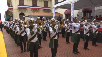 Escuelas desfilan en la Ruta 1 del Casco Antiguo