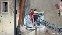Operaio bloccato in Torre dei Conti, entra operatore medico Ares