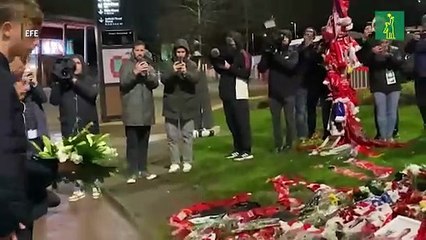 El Real Madrid homenajea a Diego Jota con una ofrenda floral en Anfield