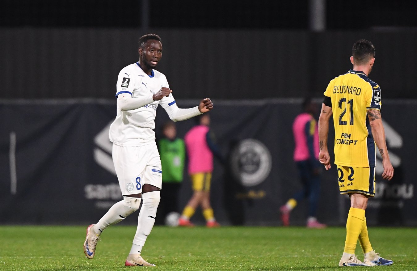 Ligue 2 : À dix, Troyes résiste à Pau