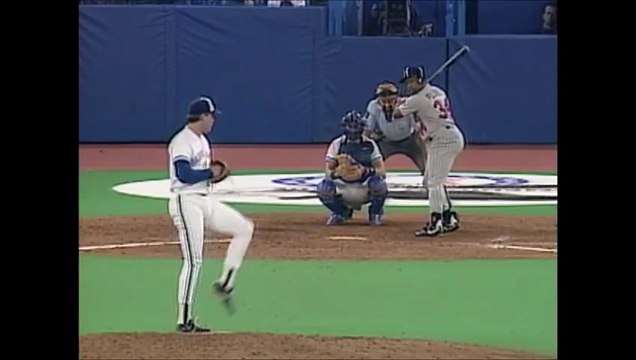 Kirby Puckett hits an RBI single, knocking in Dan Gladden, vs Blue Jays in ALCS Gm 5 (10/13/91)