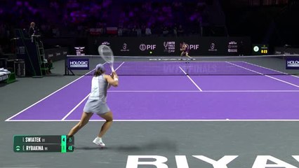 Rybakina powers past Swiatek to make WTA Finals semis