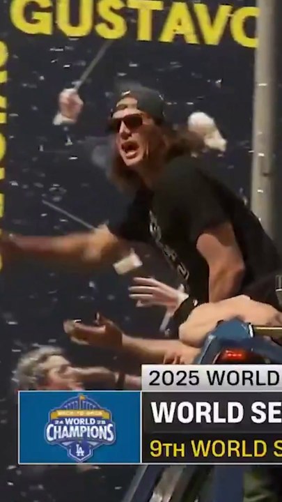 Blake Snell does 6-7 during Dodgers parade