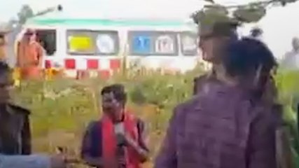 तेज रफ्तार बस पलटी, 30 यात्री घायल