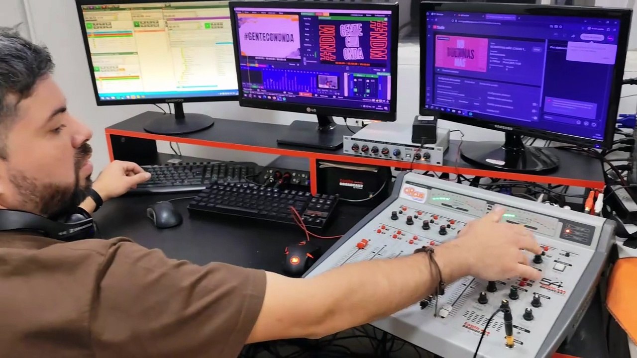 Radio Circus