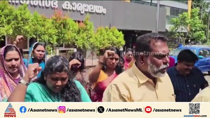 'വൃത്തിഹീനമായ സ്ഥലത്ത് ജോലി ചെയ്യാൻ സാധിക്കില്ല'; മാലിന്യ നീക്കം നിർത്തിവെച്ച് ഹരിത കർമ സേന