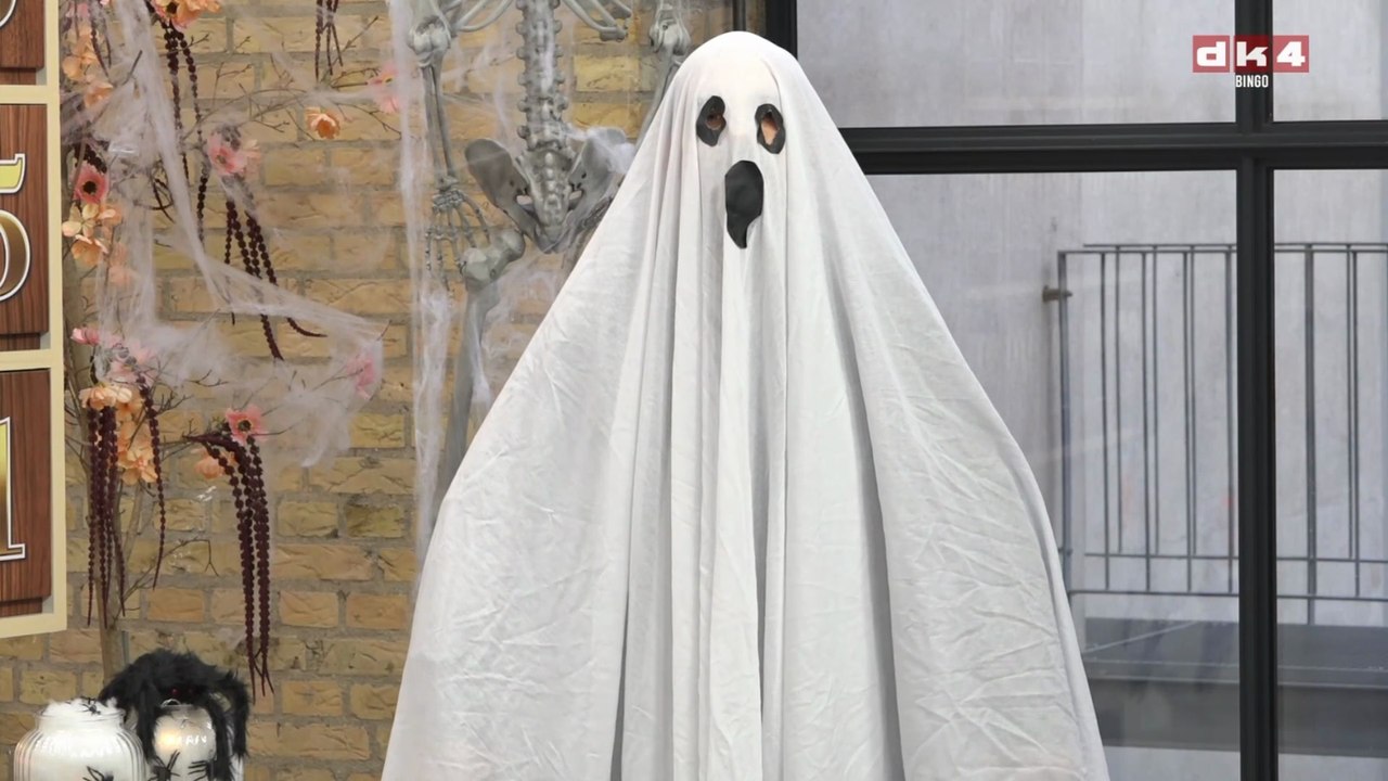 Sofus Skram er klædt ud som et spøgelse i halloween bingo | SIFA tv bingo sendt den 31 Oktober 2025 på DK4