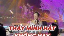 Phương Linh liên tục hỏi thăm cô chú lớn tuổi khi đi show