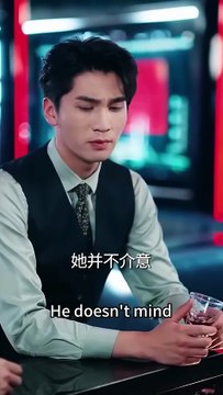 After 10 years of companionship, her boyfriend kissed another woman in front of her and even asked her to be magnanimous and understand. She considered their 10-year relationship as a waste, letting him go and giving him his freedom. When they met again,