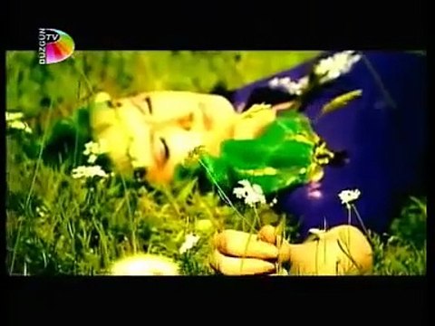 YUKSEL OZKASAP-BEYAZ ATLI