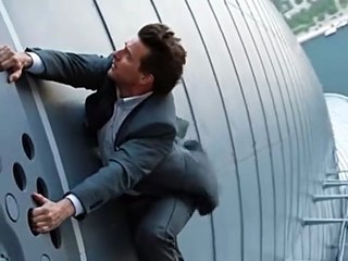 Tom Cruise 🧗‍♂️ Clings to Burj Khalifa! 😱 | Wildest Stunt Ever Filmed ✈️🏙️ #MissionImpossible