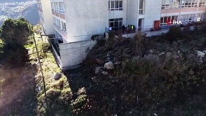 Artvin’de kaya kopması paniğe neden oldu: İki lise tahliye edildi