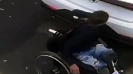 Cadeirante é preso após ser flagrado furtando placas de veículos