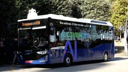 Barcelona prueba un autobús de conducción autónoma que circulará por Montjuic