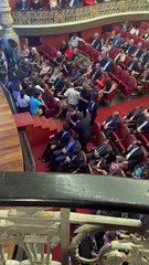 João Campos e Raquel Lyra se cumprimentam em evento de 200 anos do Diário de Pernambuco