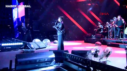 Antalya Kültür Yolu Festivali'nde Merve Özbey coşkusu