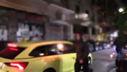 Βίντεο από την καταδρομική επίθεση με μολότωφ σε διμοιρία των ΜΑΤ επί της πλατείας Εξαρχείων