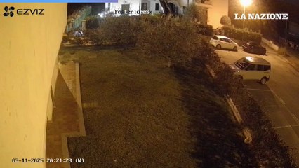 Ladri in azione all'ora di cena, ma i residenti li mettono in fuga