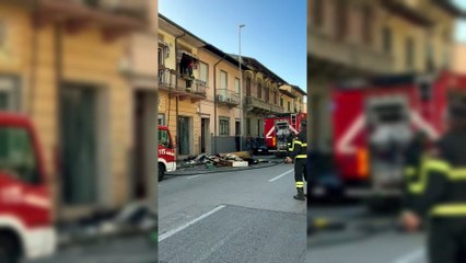 Viareggio, incendio devasta una casa in via Coppino: c'? un ferito grave