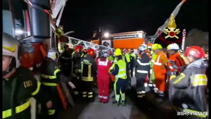 Torre dei Conti, morto l'operaio estratto dopo ore, cordoglio unanime