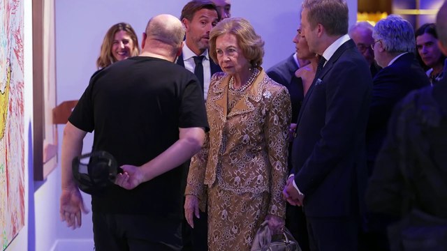 La Reina Sofía preside la 40ª edición del Premio BMW de Pintura con una emotiva felicitación