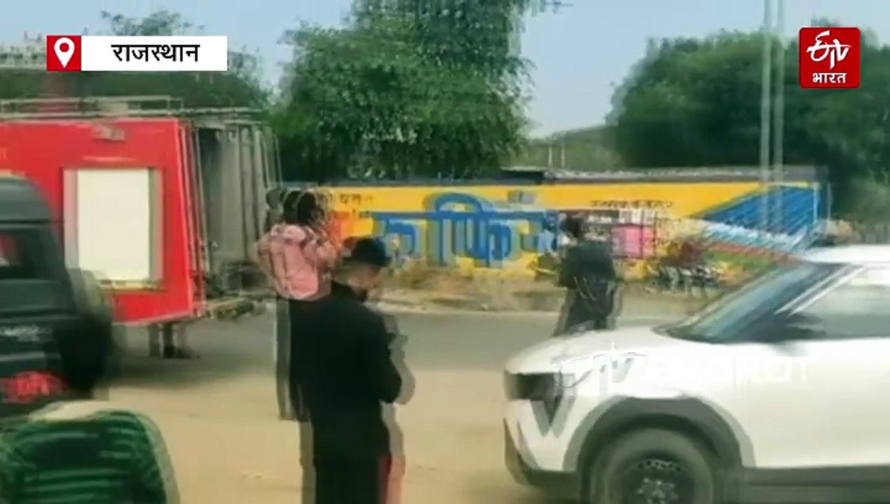 शराब के नशे में 100 फीट ऊंचे मोबाइल टावर पर चढ़ा युवक, 2 घंटे बाद हाइड्रोलिक क्रेन से नीचे उतारा