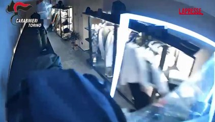 Torino: furto con spaccata e bottino da oltre 20mila euro, il video che inchioda i ladri
