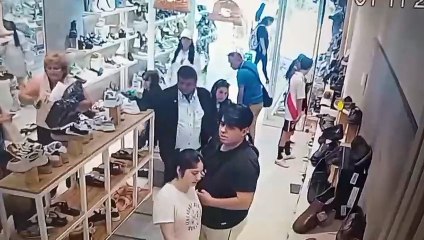 Fue a comprar el vestido de 15 de su hija