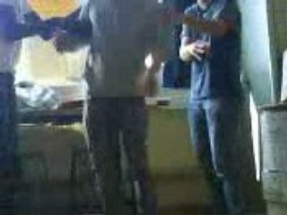 axel et amadou s'amuse tj su un bout de bois !