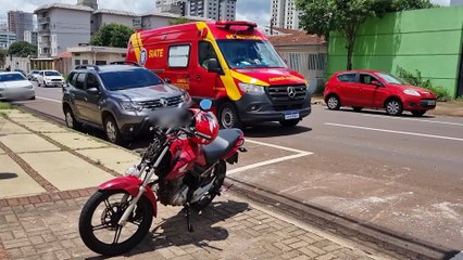 Motociclista de 26 anos sofre acidente ao se enroscar em fio solto na região central de Cascavel