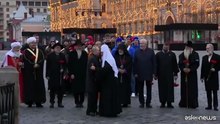Putin depone fiori sulla Piazza Rossa per Giornata dell'unità nazionale