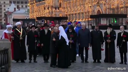 Putin depone fiori sulla Piazza Rossa per Giornata dell'unità nazionale