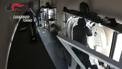 Torino, furto di 72 giubbini in negozio: 4 arresti (04.11.25)