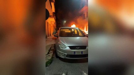 Alghero, un'auto in fiamme nella notte: non si esclude la pista dolosa
