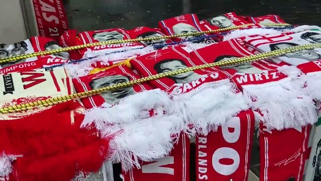 Aficionados del Real Madrid ya están en Liverpool para el partido de la Liga de Campeones
