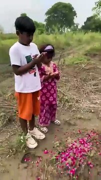 Zainab ke Papa ne selab zadgaan ki madad kar ke sab ke dil jeet liye 💖 Unka ye nek kaam sab ke liye ek misaal hai! Dekhiye kaise Dua aur Zainab ne bhi apna hissa dala madad mein 🙏 #Humanity #Kindness #Inspiration