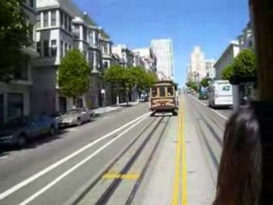 On croise un cable car sur California street