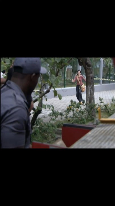 Rita is rushing on the incident of the building, collapsing to see her daughter, Camila and her mom
