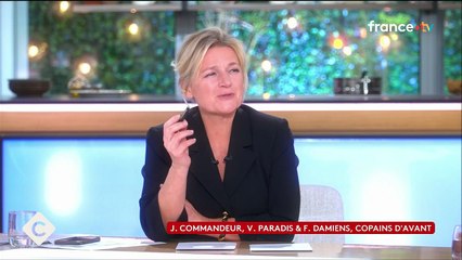 "Mais c'est pas possible..." : Anne-Elisabeth Lemoine fait des siennes, Vanessa Paradis au cœur de sa nouvelle maladresse - capture d'écran France 5