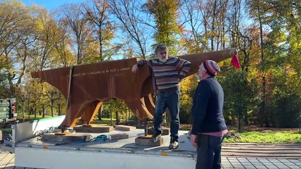 LE CREUSOT : Installation de l'enclume en hommage à Jean-Baptiste Dumay et à la commune