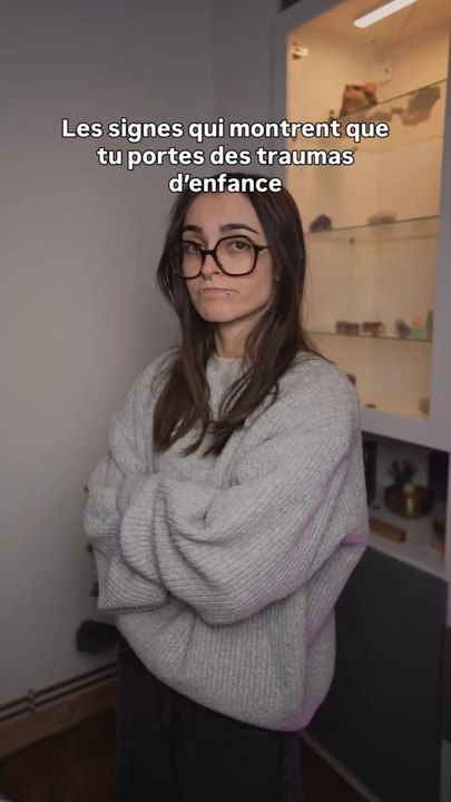 Parfois t’as envie de répondre, mais ton cerveau bloque.Pas par flemme, juste trop d’énergie sociale dépensée.Et la culpabilité qui suit, encore. 💭Toi aussi t’as déjà vécu ça ?