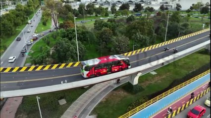 En servicio nuevo puente curvo de la avenida sesenta y ocho con calle veintiséis