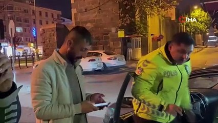 Sarhoş sürücü kimlik isteyen polise sosyal medyasını açtı