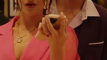 Ela fugiu de um casamento arranjado e se casou com um callboy sem saber que era seu noivo bilionário
