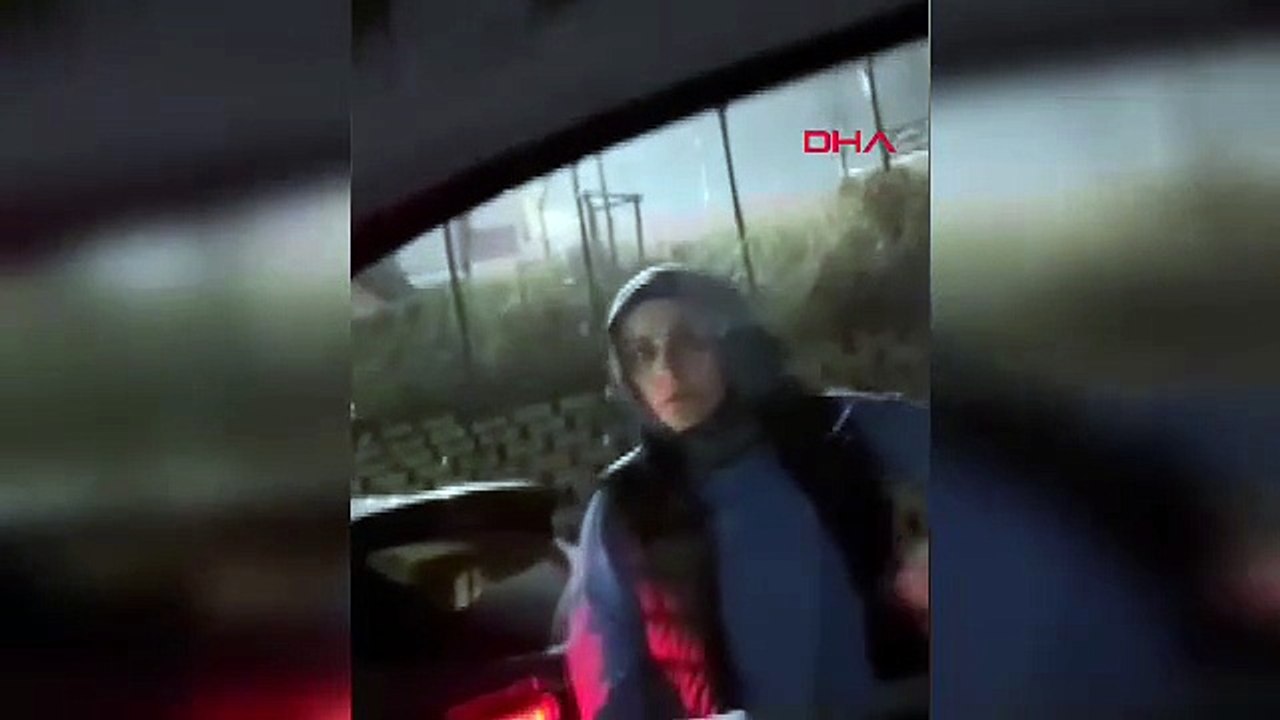 İstanbul trafiğinde korna kavgası: Sopayla inip saldırdı!